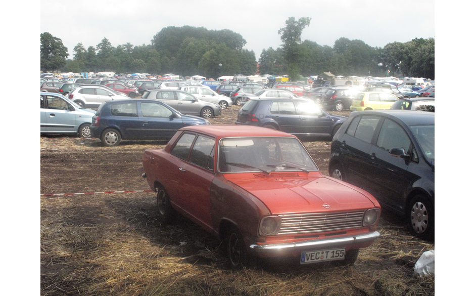 Sogar der Parkplatz bot einige Sehenswürdigkeiten. Hier ein Opel Kadett B,