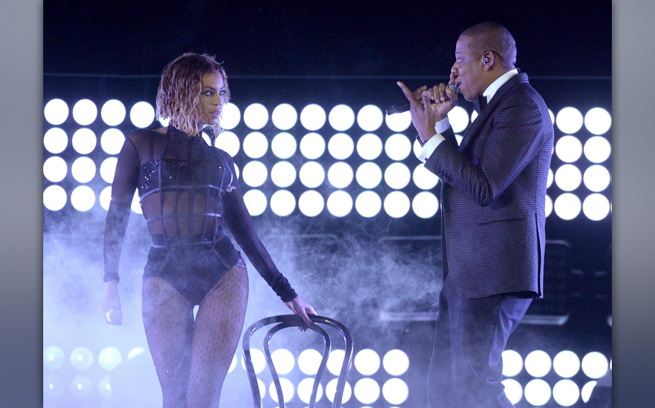 LOS ANGELES, CA - JANUARY 26:  Singer Beyonce and rapper Jay Z perform onstage during the 56th GRAMMY Awards at Staples Ce...