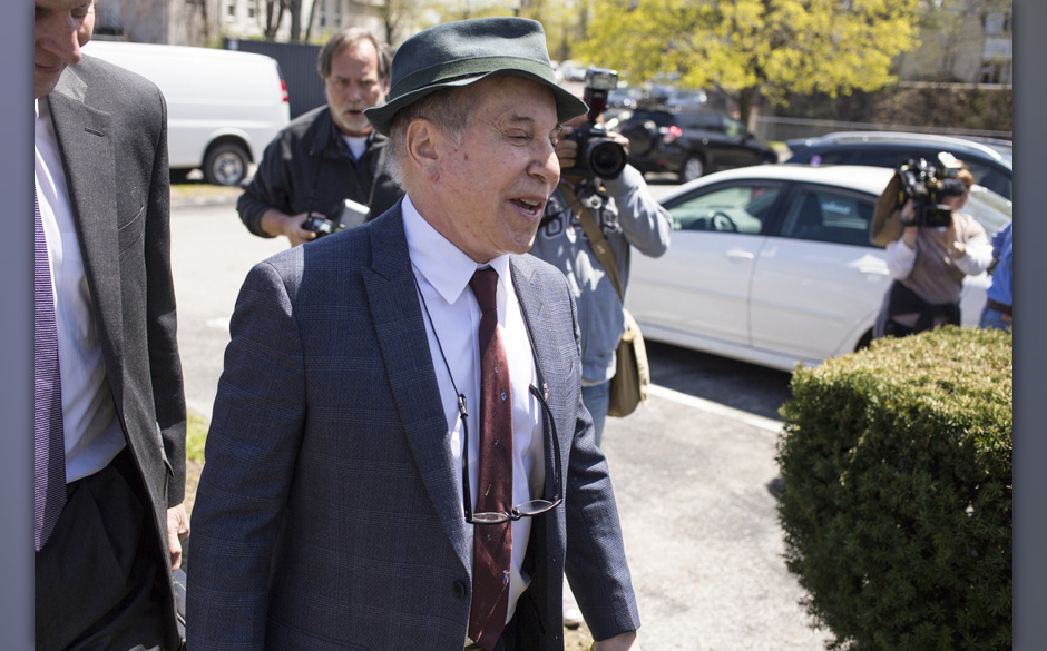 NORWALK, CT - APRIL 28:  Paul Simon leaves Norwalk Superior Court on April 28, 2014 in Norwalk, Connecticut. Simon and his...