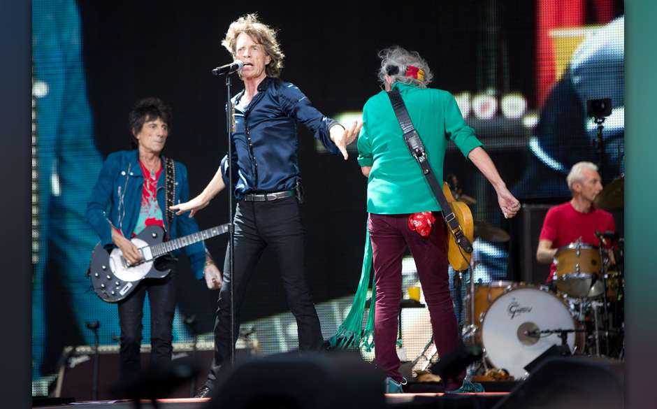 Die Rolling Stones mit ihrem S‰nger Mick Jagger (l) geben am 10.06.2014 ein Konzert in der Waldb¸hne in Berlin. Foto: J...