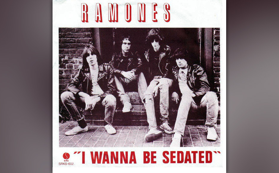 145. The Ramones - I Wanna Be Sedated
„I Wanna Be Sedated“ wurde von Joey Ramone geschrieben, als dieser unter zahlrei...