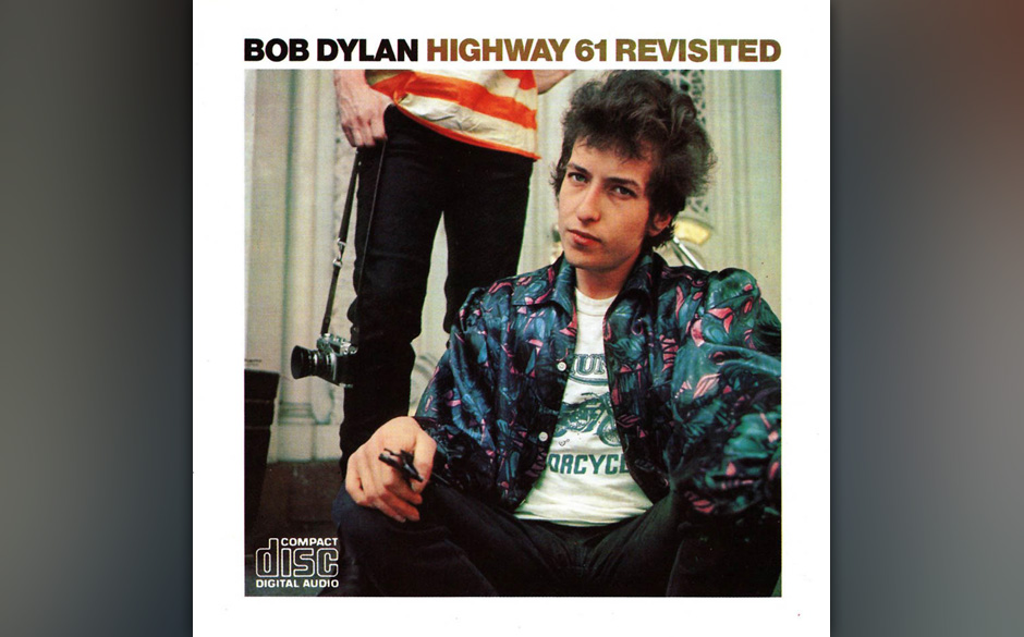 187. Bob Dylan – Desolation Row
1969 verriet Bob Dylan dem Rolling Stone, dass er „Desolation Row“ auf der Rückbank...
