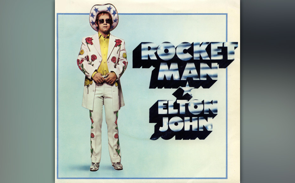 245. Elton John – Rocket Man
Der perfekte Song für das Zeitalter der Mondfahrten besang einen im Weltraum light years f...