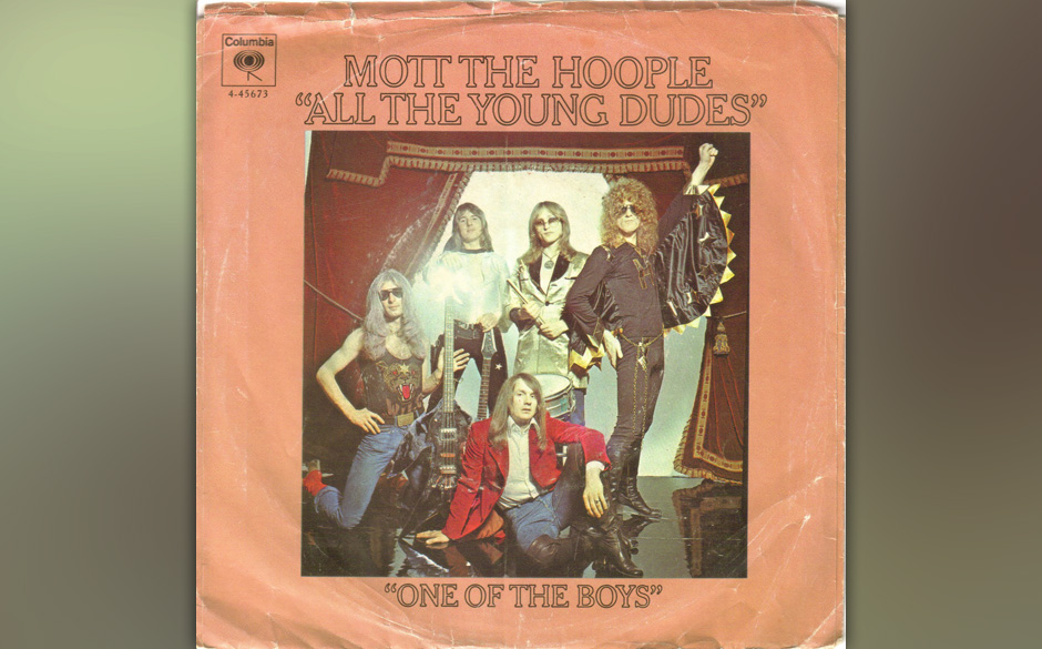 256. Mott The Hoople – All The Young Dudes
Die englischen Hardrocker hatten schon „Suffragette City“ gecovert, also ...