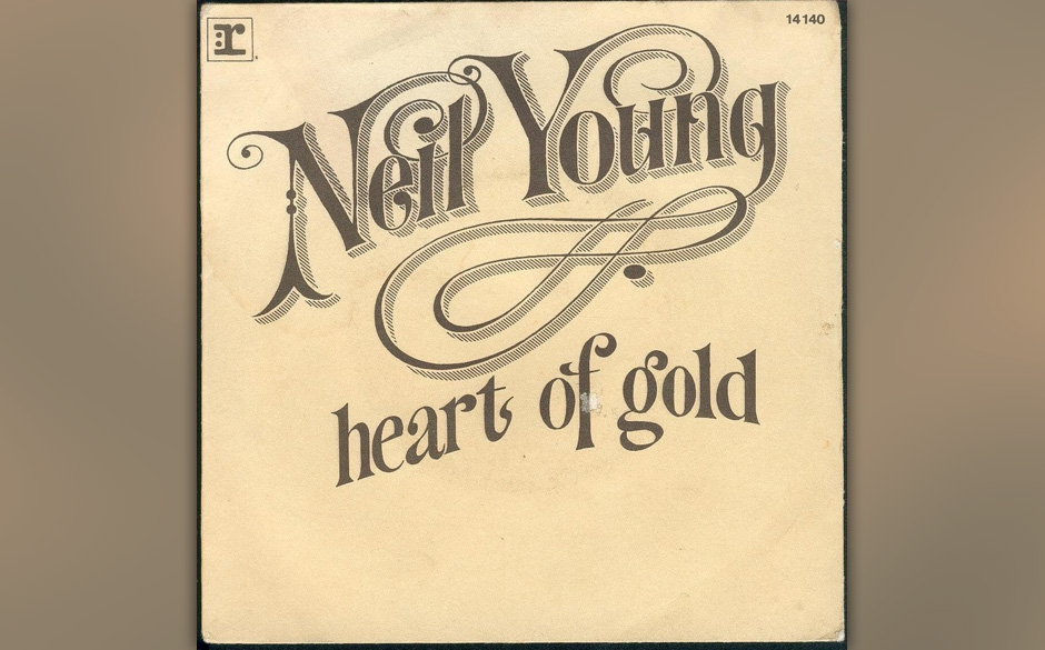 303. Neil Young – Heart Of Gold
Bevor er 1971 mit „Harvest“ anfing, hatte Young einen Bandscheibenvorfall und musste...