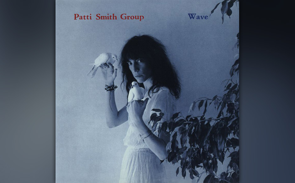 331. Patti Smith Group – Dancing Barefoot
„Dancing Barefoot“ ist Pattis mystische Verklärung sexueller Ekstase. „...