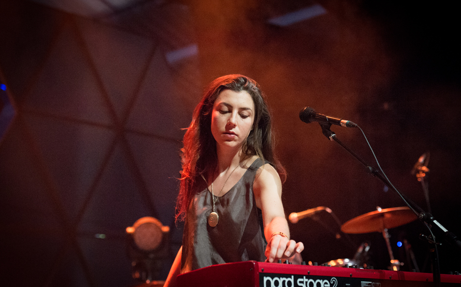 Julia Holter beim Roskilde Festival 2014
