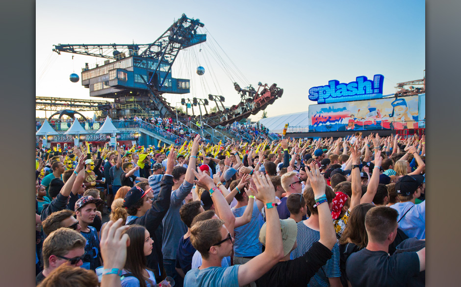 Festivalbesucher tanzen am 11.07.2014 auf dem Gel‰nde des Hip-Hop Festival "Splash" in Gr‰fenhainichen (Sachsen-Anhalt...