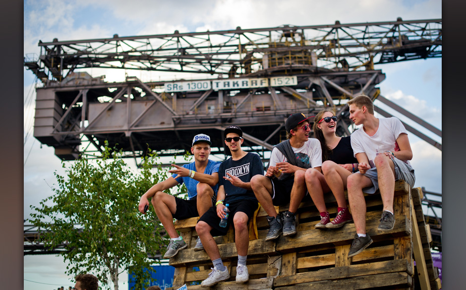 Festivalbesucher sitzen am 11.07.2014 auf dem Gel‰nde des Hip-Hop Festival "Splash" in Gr‰fenhainichen (Sachsen-Anhalt...