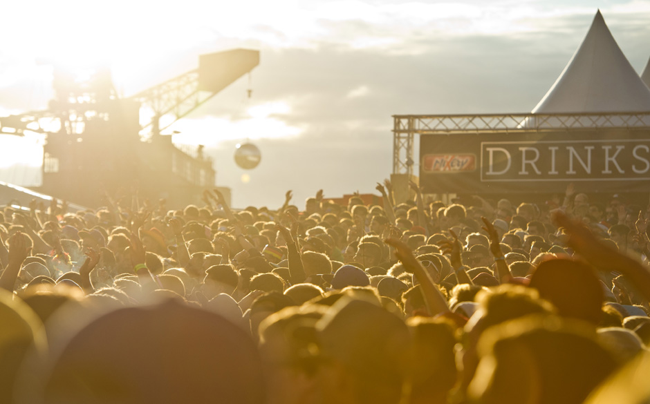 Festivalbesucher stehen am 13.07.2014 auf dem Gel‰nde des Hip-Hop Festival "Splash" in Gr‰fenhainichen (Sachsen-Anhalt...
