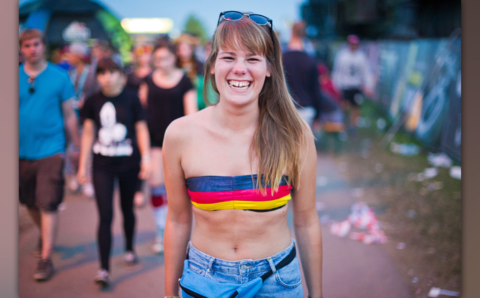 Eine Festivalbesucherin tr‰gt am 13.07.2014 auf dem Gel‰nde des Hip-Hop Festival ´Splashª in Gr‰fenhainichen (Sach...