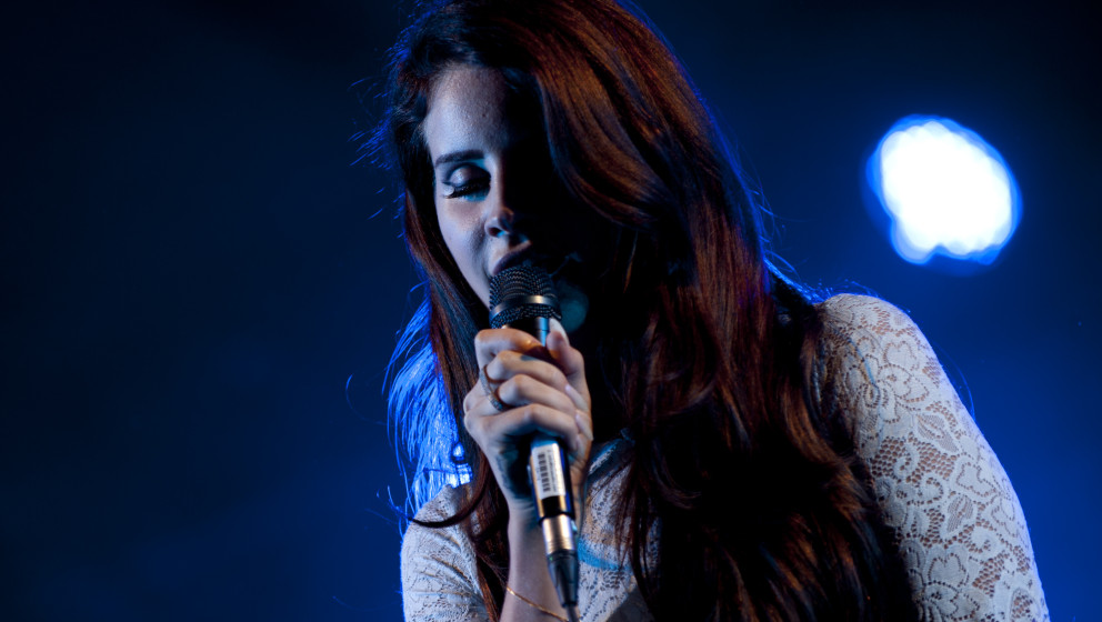 SOUTHWOLD, UNITED KINGDOM - JULY 13: Lana Del Ray performs at the Latitude Festival at Henham Park Estate on July 13, 2012 in