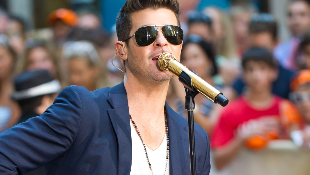 NEW YORK, NY - JULY 30:  Singer Robin Thicke performs on NBC's 'Today' at Rockefeller Plaza on July 30, 2013 in New York City