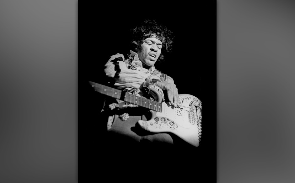 Wobei Hendrix gleichzeitig aber auch eine Gelassenheit und innere Kraft ausstrahlte, die dich von deinem Trip wieder auf d...