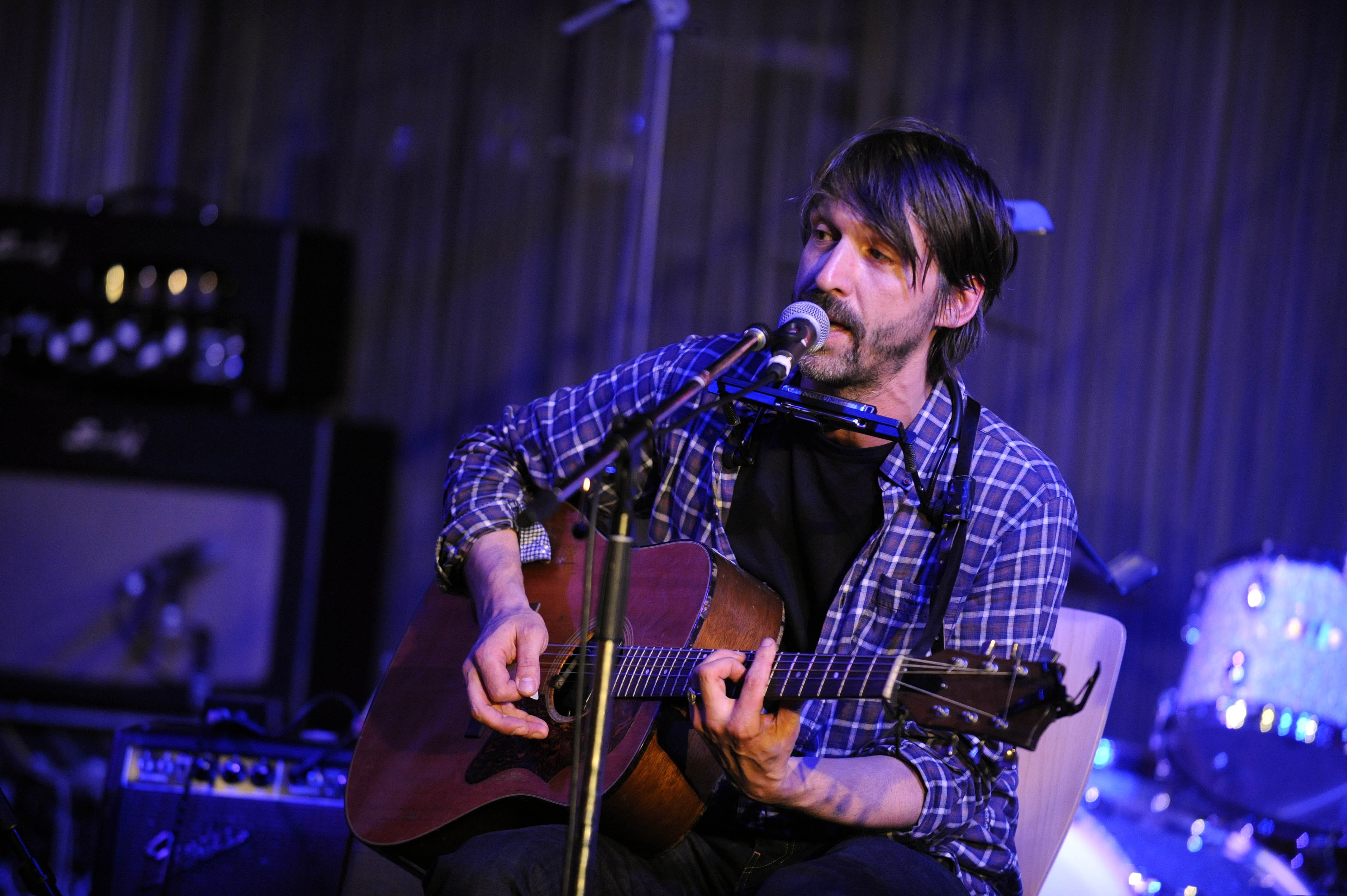 Nils Koppruch - der deutsche Musiker und Songwriter bei einem Konzert im Stage Club in Hamburg am 17.10.2010
