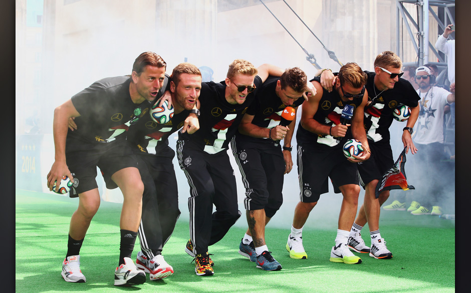 BERLIN, GERMANY - JULY 15:  Roman Weidenfeller, Shkodran Mustafi, Andre Schuerrle, Miroslav Klose, Mario Goetze and Toni K...