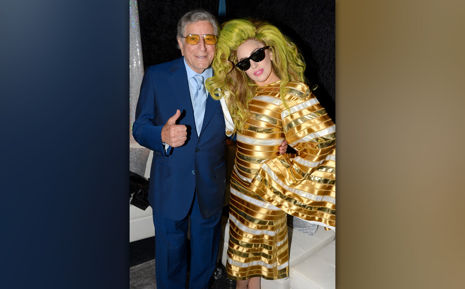 NEW YORK, NY - APRIL 06:  (EXCLUSIVE COVERAGE) Tony Bennett and Lady Gaga pose backstage after her show at Roseland Ballro...
