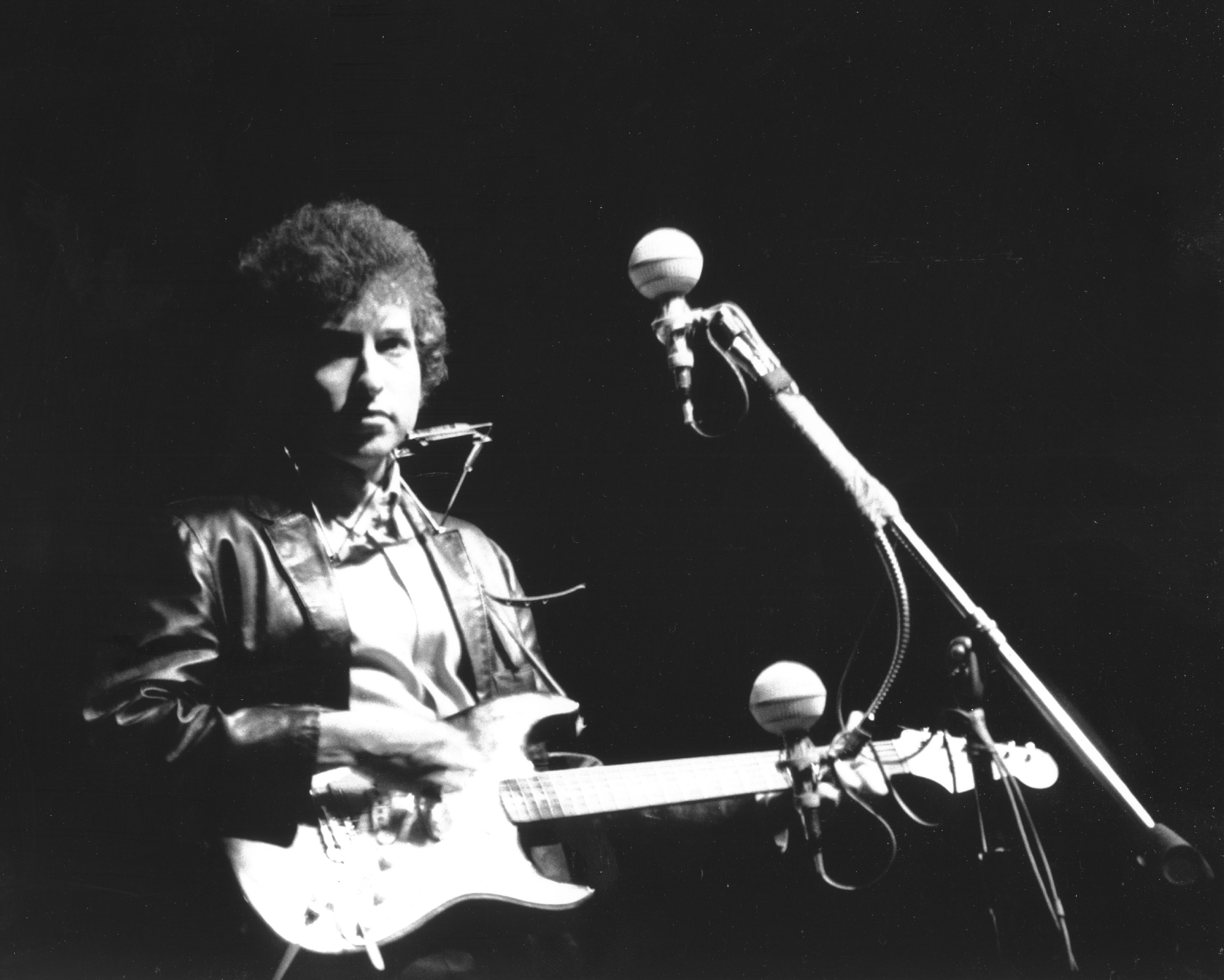 UNITED STATES - CIRCA 1965:  Photo of Bob Dylan at the Newport Folk Festival  (Photo by Alice Ochs/Michael Ochs Archives/G...