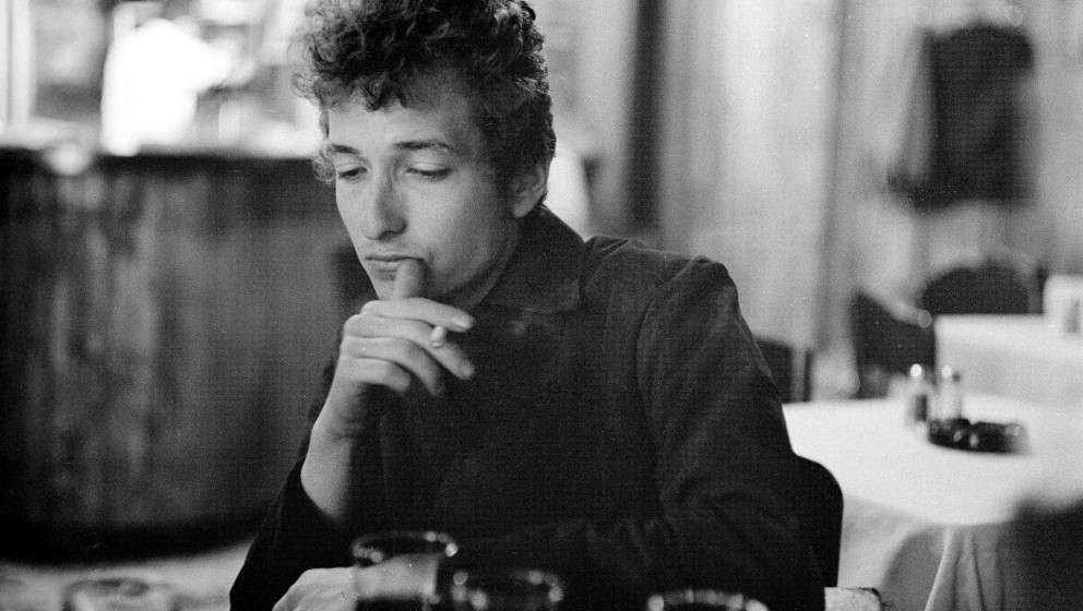 UNITED STATES - JANUARY 01:  Photo of Bob DYLAN; posed in the Kettle of Fish Bar, Greenwich Village  (Photo by Douglas R. Gil