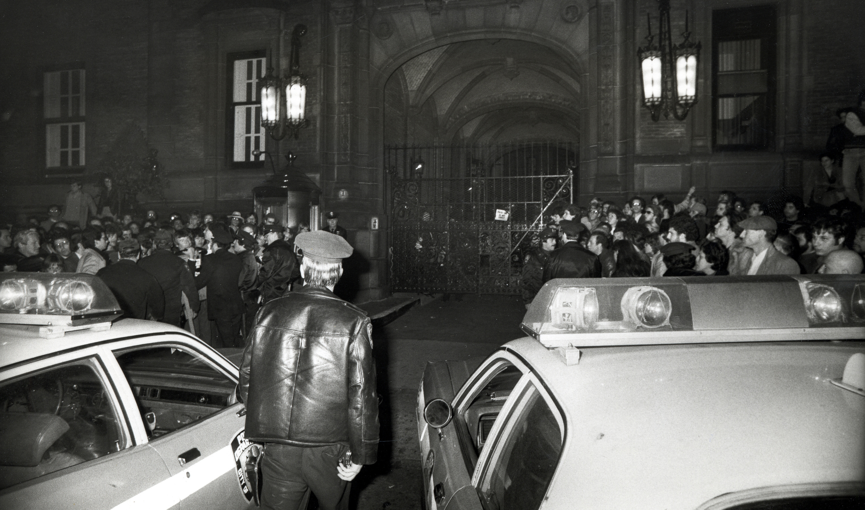 Fans of John Lennon during One Hour After John Lennon was Shot by Mark David Chapman at the Dakota - December 8, 1980 at O...