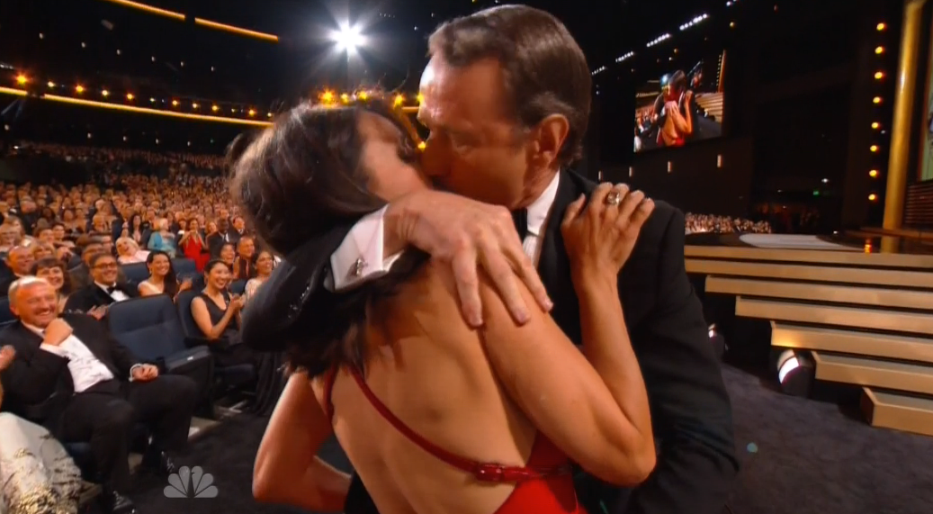 Skurriler Auftritt bei den Emmy Awards