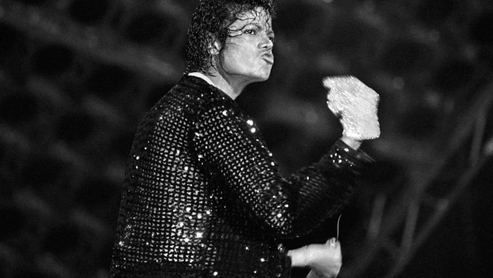 VARIOUS, VARIOUS - JUNE 25:  Michael Jackson performs in concert circa 1983.  (Photo by Kevin Mazur/WireImage)