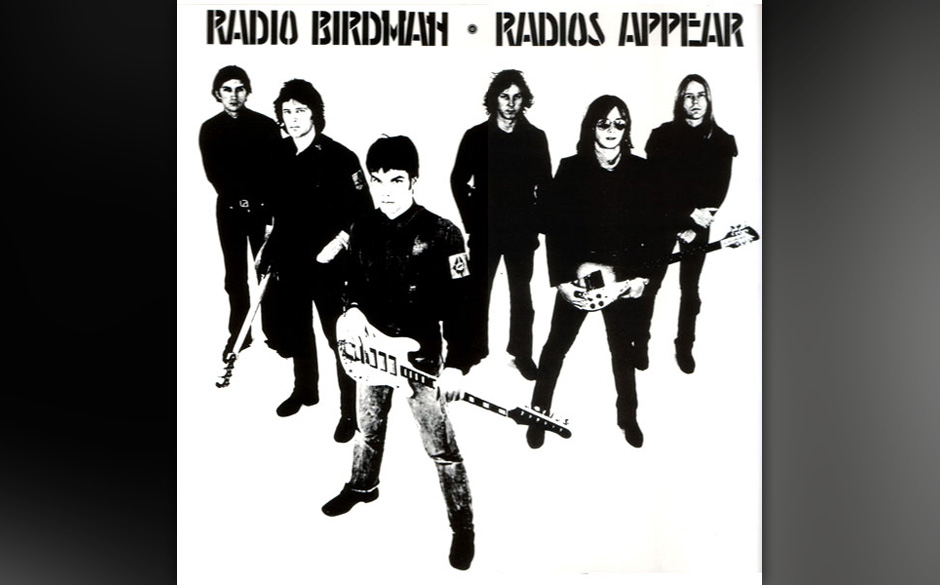 Radio Birdman – „Radios Appear“ (Trafalgar, 1977)
Die australische Guerillatruppe, in Uniformen und mit Armbinden, a...