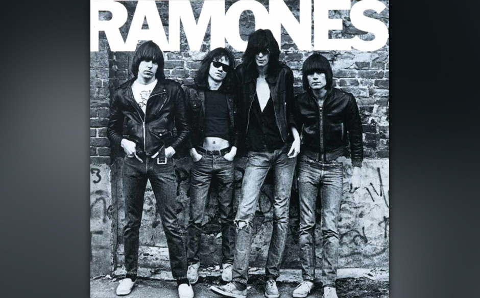 Ramones – „Ramones“ (Sire, 1976)
Der Beginn der neuen Zeitrechnung: „Hey ho, let’s go!“ Mit dem Ramones-Debüt...