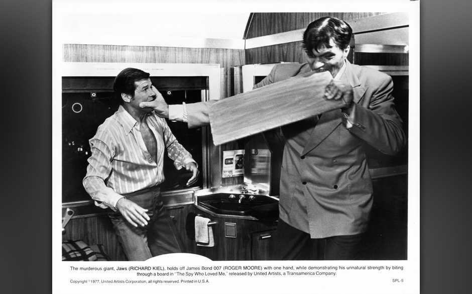 Roger Moore And Richard Kiel In 'The Spy Who Loved Me'