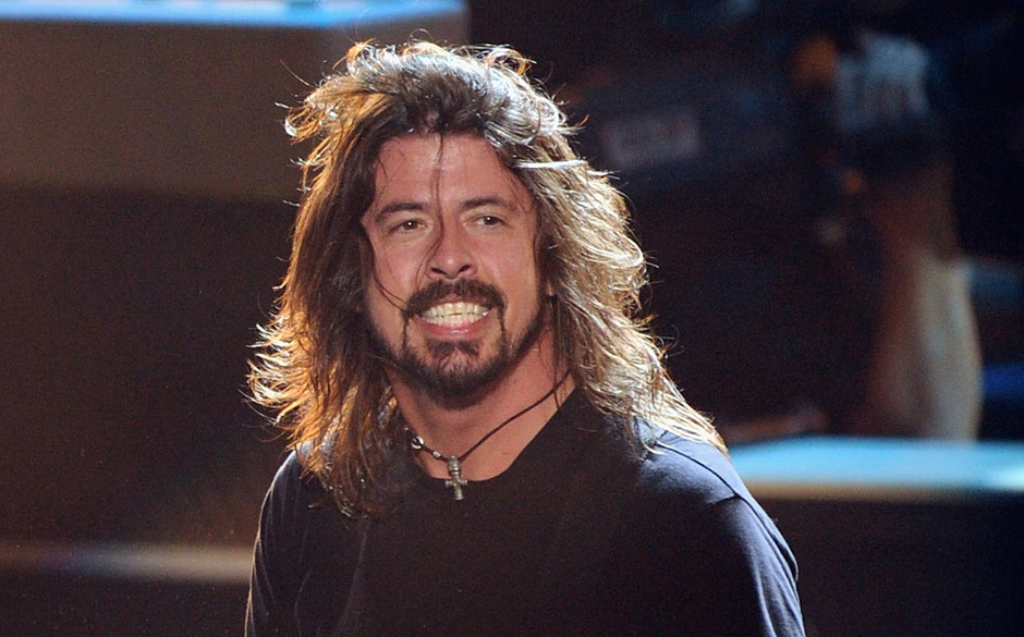 UNIVERSAL CITY, CA - JUNE 05:  Musician Dave Grohl of the Foo Fighters perform onstage during the 2011 MTV Movie Awards at...