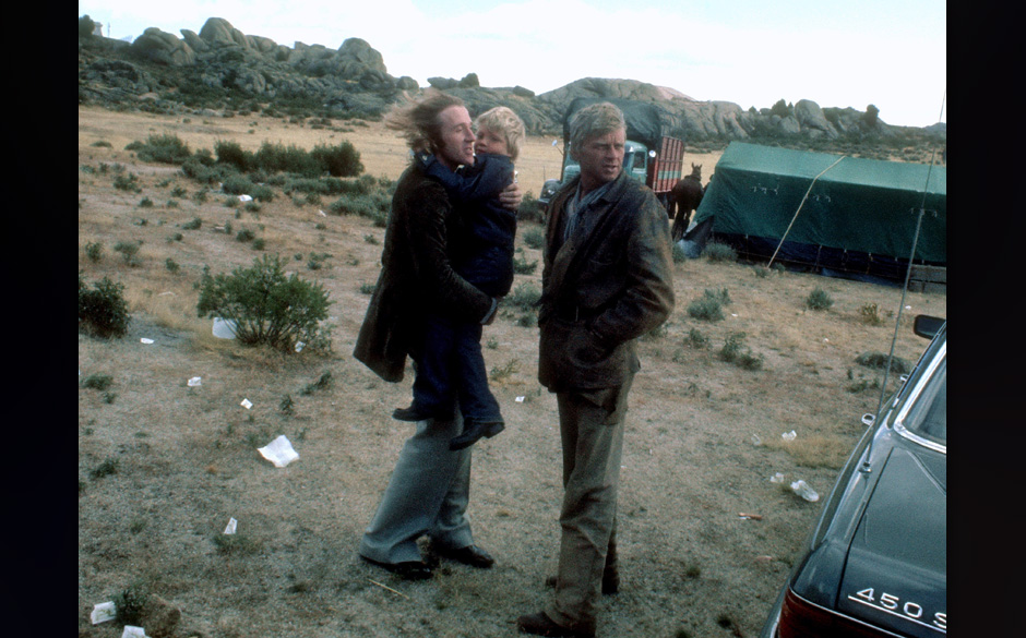 Hardy Krüger sen. (r.), Sohn Hardy Krüger jun., Günter Netzer, Dreharbeiten zum Kino-Film "Potato-Fritz", 1975