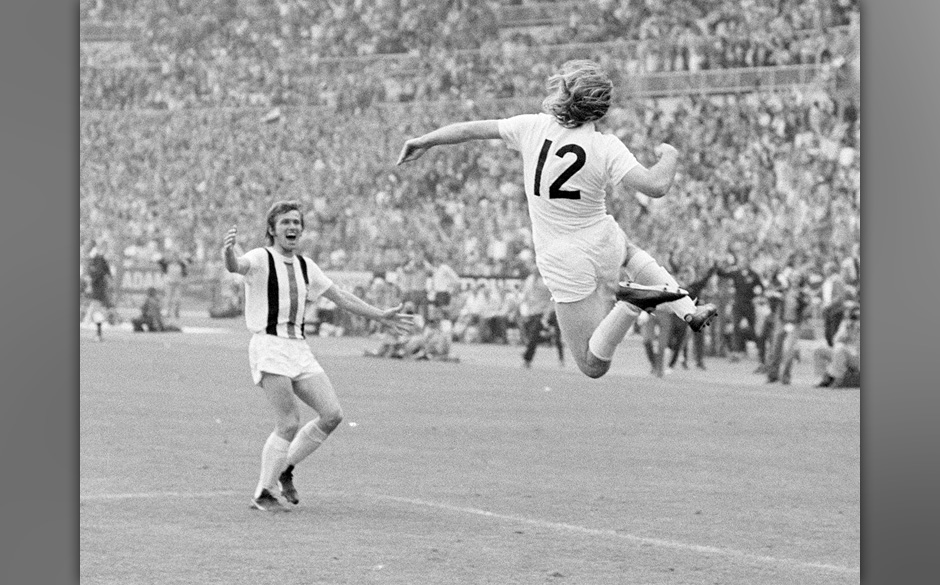 Im DFB Pokal-Endspiel Finale 1. FC Köln - Borussia Moenchengladbach 1:2 n.V., 23.06.1973.