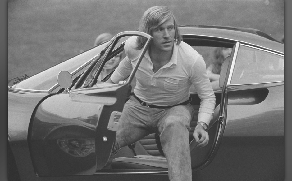 Netzer vor seinem Ferrari, 06.07.1971.