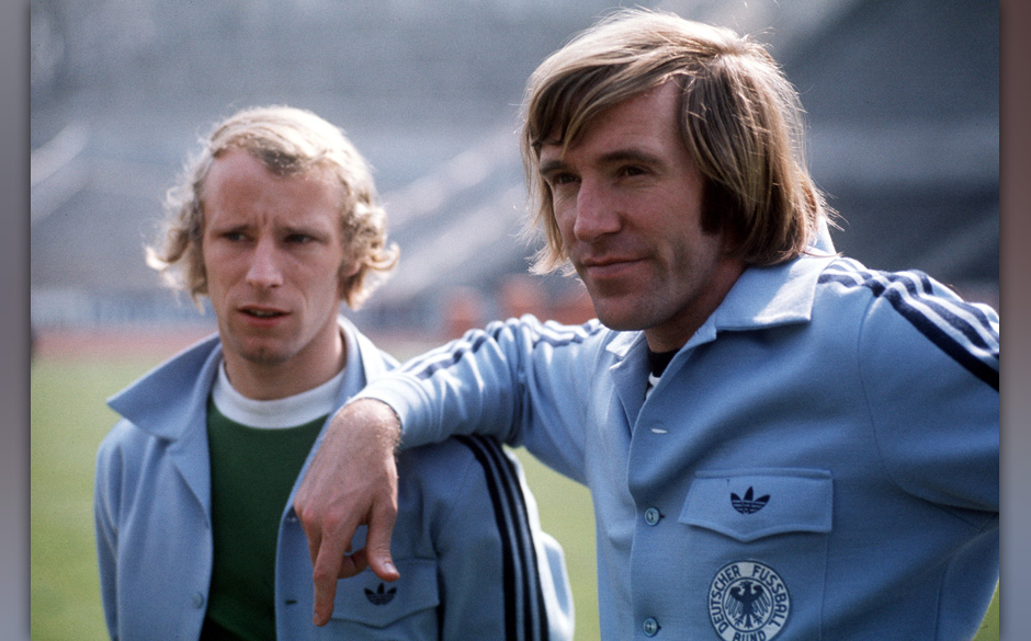 Mit Berti Vogts, beim Training der Deutschen Fussball-Nationalmannschaft,1975.