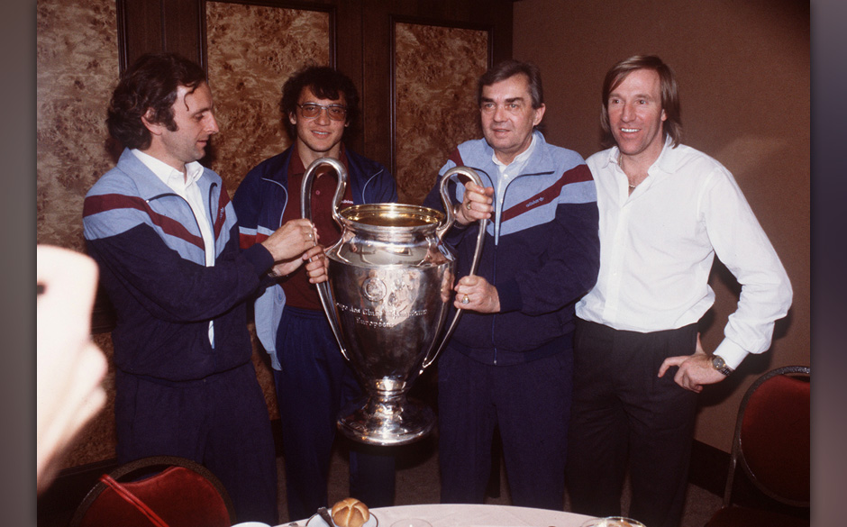 Fussball  - Europapokal der Landesmeister 1983 - Hamburger SV-Juventus Turin 1-0
RISTIC,MAGATH, HAPPEL und NETZER; mit dem...