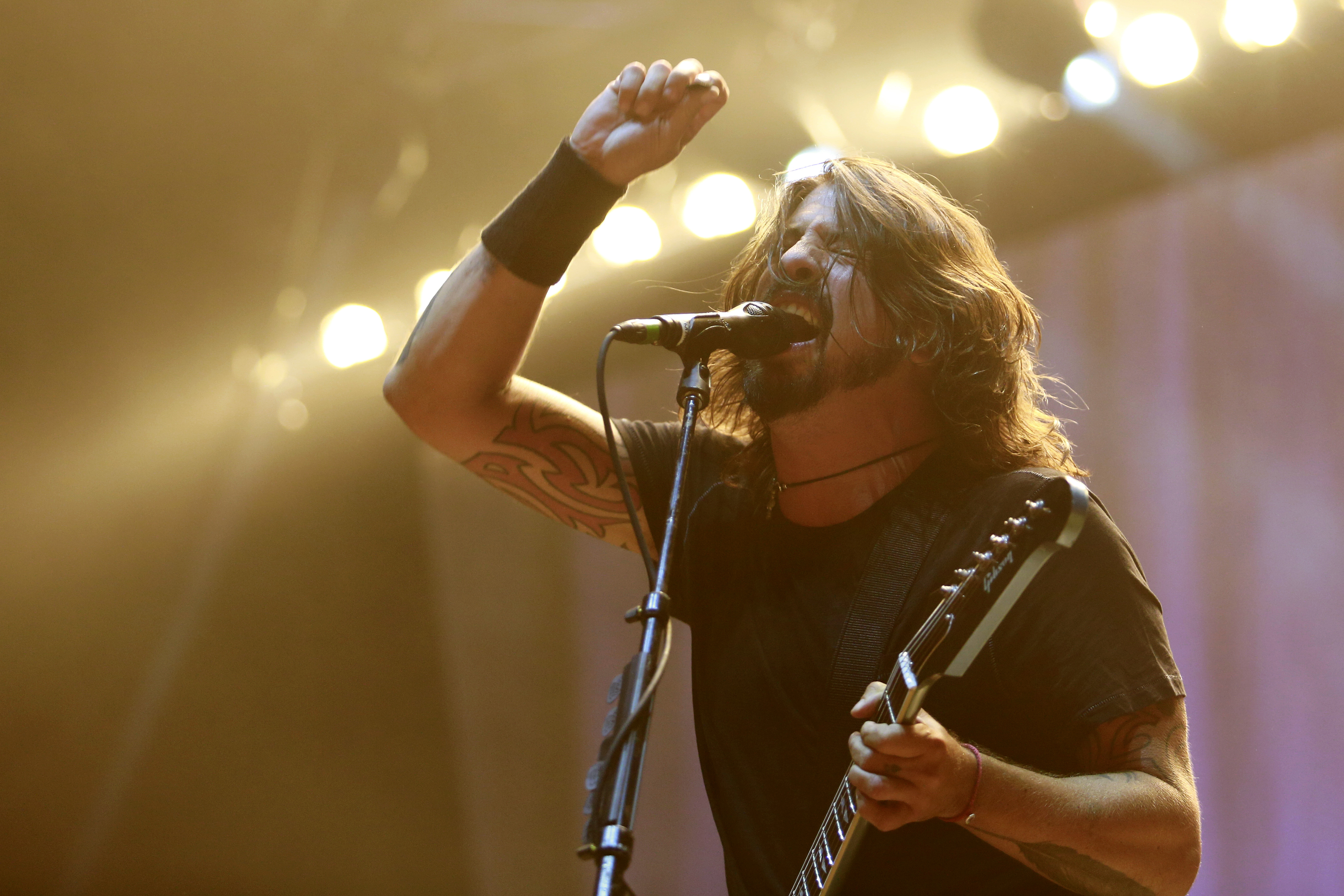 PRAGUE, CZECH REPUBLIC - AUGUST 15:  Musician Dave Grohl of U.S. rock band Foo Fighters performs live onstage during a con...