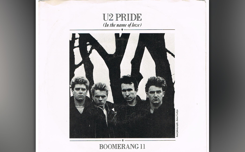 13. "Pride (In The Name Of Love)".
Der bis dahin größte Hit der Band, um ein typisches Riff von The Edge herum gebaut un...