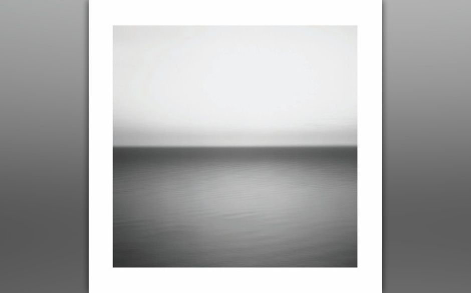 3. "Moment Of Surrender".
Ein rastloser, futuristischer Gospel, getrieben von einer pulsierenden, synkopierten Basslinie u...