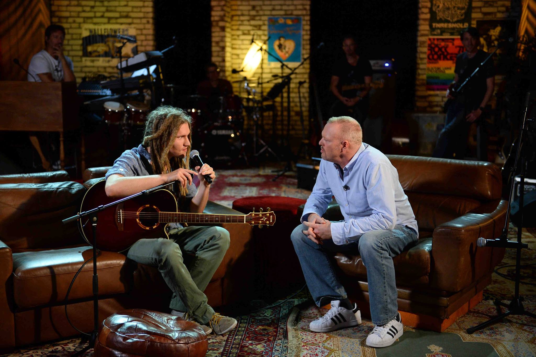 DER LIEBLING: 2. Sebastian Hackel, Sachsen.
Rastazöpfiger, empfindsamer Großstadt-Poet mit Akustikgitarre-Meditation. Oh...