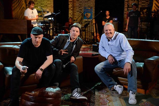 Nico Suave, feat. Flo Mega, Hamburg.
Opulenter Easy-Listening-Soul-Pastiche mit schmissigen Bläsern und obligatorisch ein...