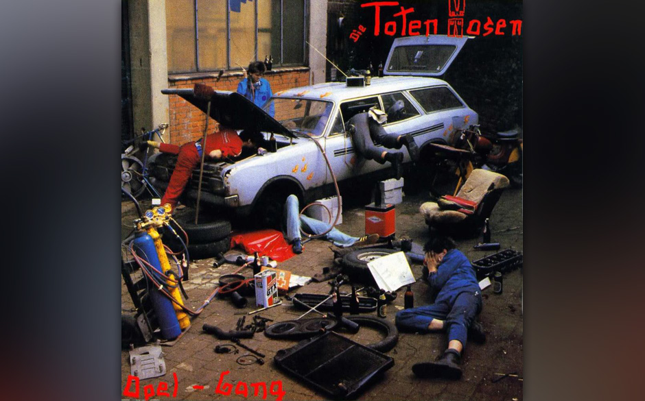 Die Toten Hosen – „Opel-Gang“ (Totenkopf, 1983)
Mit den Hosen von heute hat ihr Debüt wenig zu tun: Wie eine Schül...