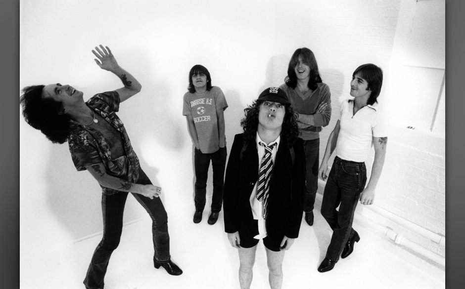 Photo of AC DC and AC/DC and Angus YOUNG and Bon SCOTT and Malcolm YOUNG and Phil RUDD and Cliff WILLIAMS