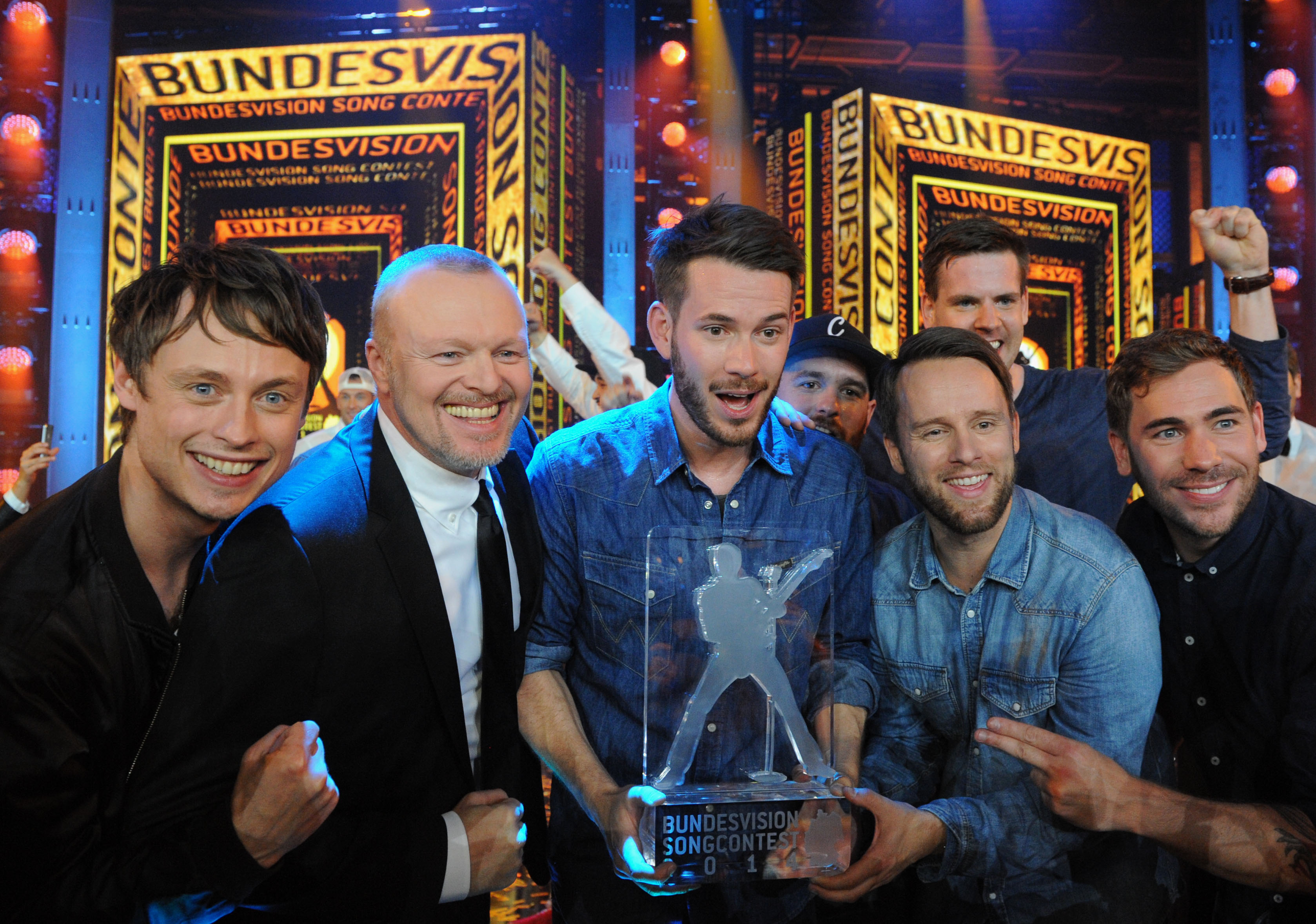 GOETTINGEN, GERMANY - SEPTEMBER 20: Entertainer Stefan Raab (2nd L) and Revolverheld from Bremen hold the winner's award a...