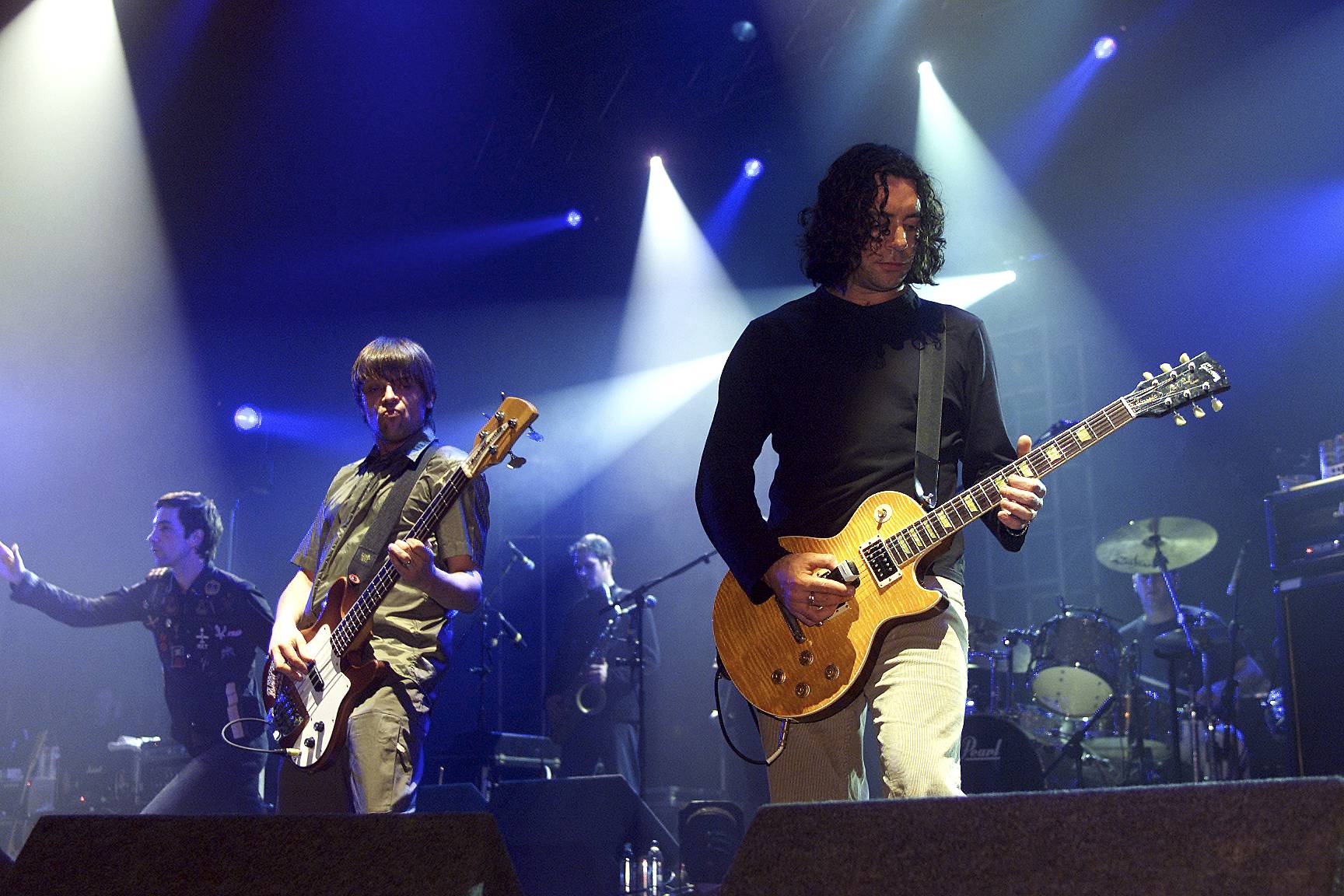 UNITED KINGDOM - DECEMBER 01:  Photo of Bobby GILLESPIE and PRIMAL SCREAM and MANI and Robert YOUNG; L-R: Bobby Gillespie,...