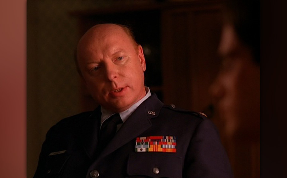 Major Garland Briggs (Don S. Davis).
Der gewalttätige, aber auch geistreiche Soldat war trotz Nebenrolle eine zentrale Fi...