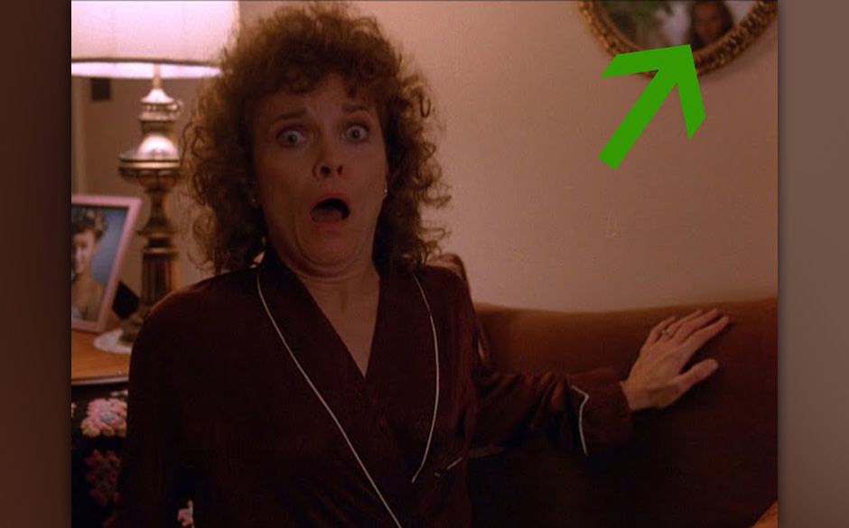 Sarah Palmer (Grace Zabriskie).
Zabriskies Zusammenbruch, als sie vom Tod ihrer Tochter erfährt, gehört zu einer der ein...