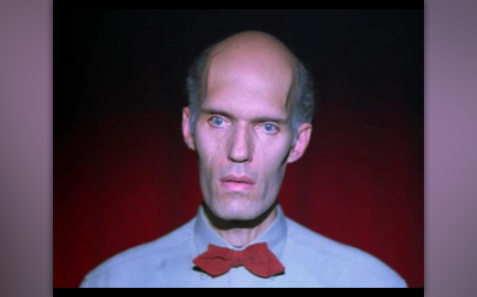 Der Riese (Carel Struyken). Hat seine großen Auftritte in der Serie vor allem in Coopers Visionen. 

Wahrscheinlichkeit: ...