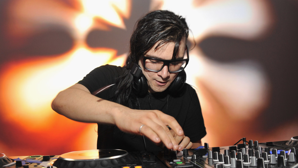 NEW YORK, NY - JUNE 20:  DJ Skrillex performs at the Samsung Galaxy S III Launch hosted by Ashley Greene at Skylight Studios 