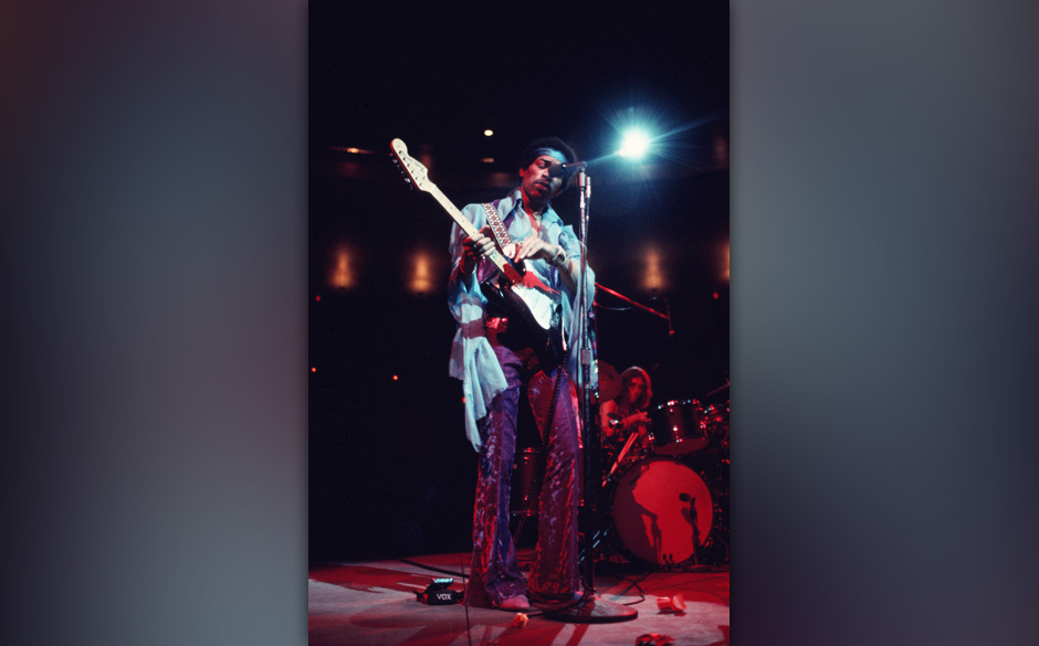 „Eine Gitarre“, sagte Neil Young, „kann man spielen oder transzendieren. Jimi hat mir das vermittelt.“ Hendrix sch...
