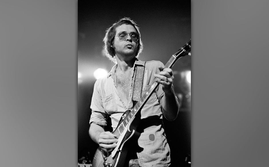 Denn über einem John Lee ­Hooker entlehnten Boogie-Riff lässt Billy ­Gibbons seinen fetten Sound und sein pfauenhaftes...